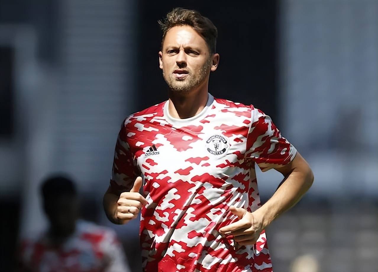 转会期尼斯调整名单以备德甲里程碑夜北京首钢官宣签约，集结日切尔西完成体检——英超节点到来直接炸裂的简单介绍